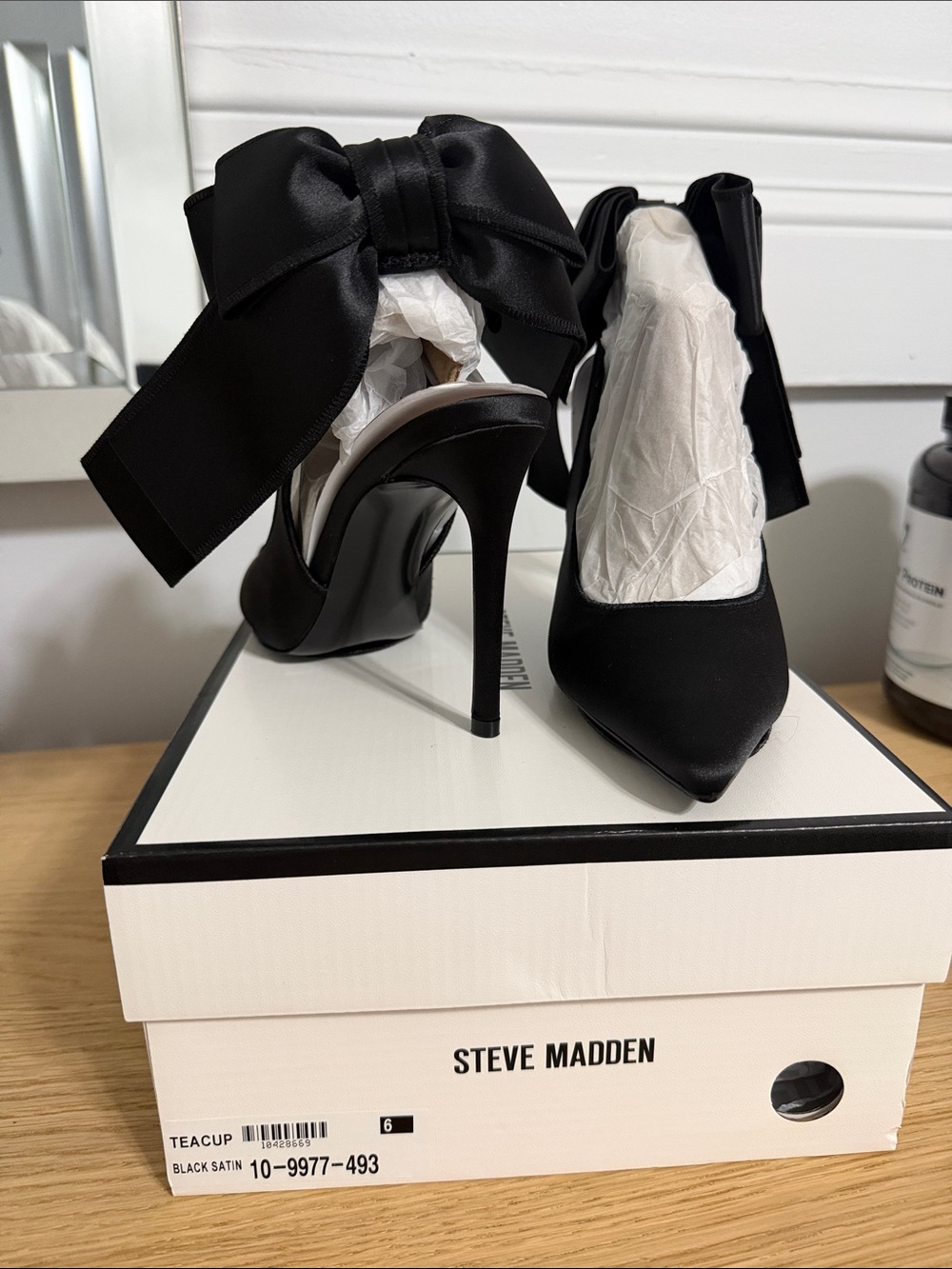 Brand new Steve Madden Black Satin Pointed-Toe Stiletto Heels with Bow Accent